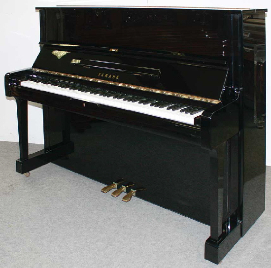 Klavier-Yamaha-U1-schwarz-4143953-1-a