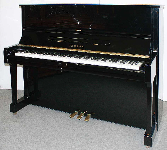 Klavier-Yamaha-U1-schwarz-4364002-1-a