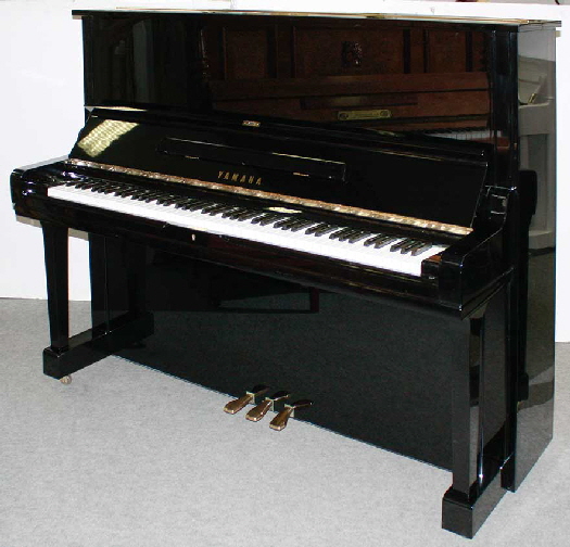 Klavier-Yamaha-U3-schwarz-3786822-1-a